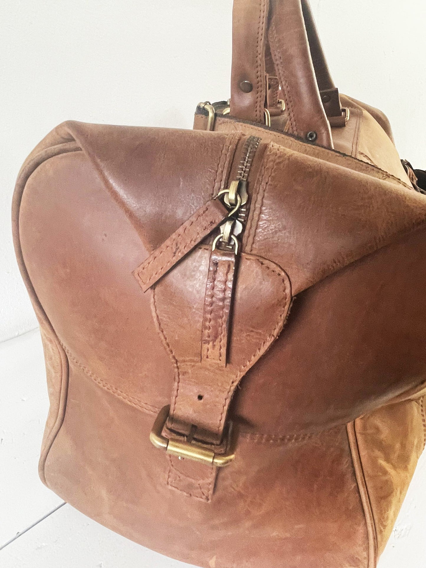 geräumige Reisetasche Vintage Leder mit festen Schulterhändeln und abnehmbaren Gurt