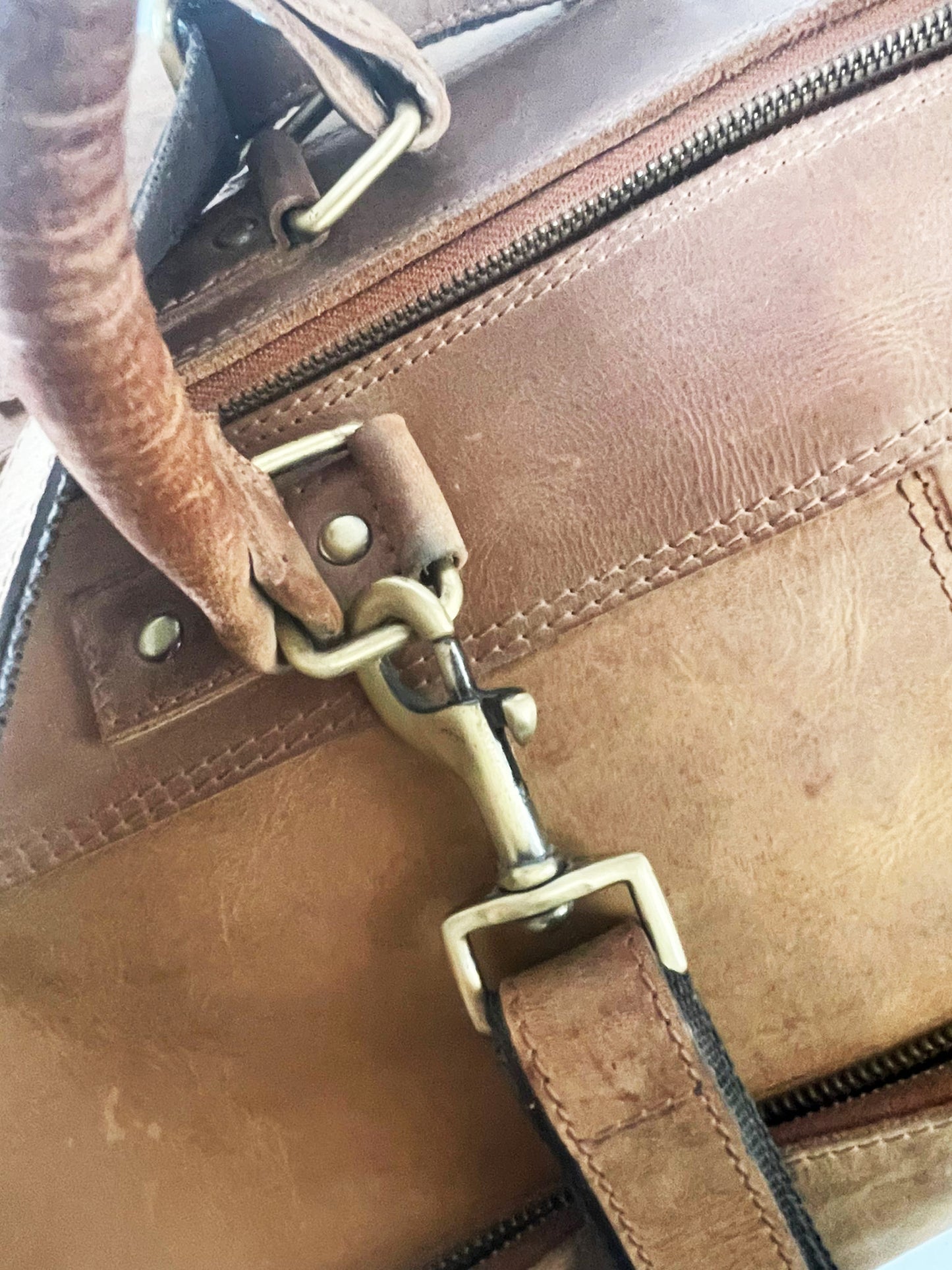 geräumige Reisetasche Vintage Leder mit festen Schulterhändeln und abnehmbaren Gurt